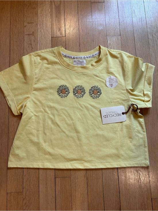 Recycled Threads Tops - Ladies Yellow Daisy Crop Tee